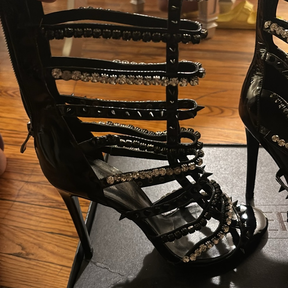 Jennifer Le studded heels “I am JENNIFER LE”